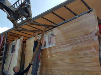 Déchargement des panneaux préfabriqués - Nature Loisirs et Promotions Calvados Plage