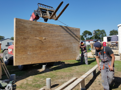 Déchargement des panneaux préfabriqués - Nature Loisirs et Promotions Calvados Plage